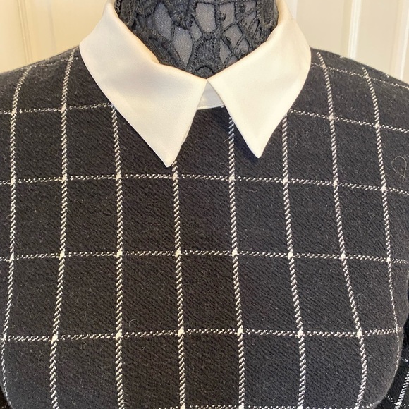 Loft, mixed media, long sleeved top with collar and ruffled hem. Size XS - Picture 2 of 11